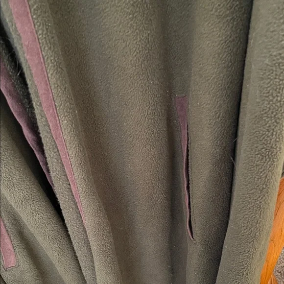 Elegant Army Green/Olive Hooded Cape - Picture 6 of 7